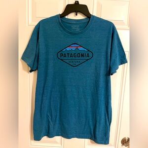 Patagonia Fitz Roy Crest T-Shirt Men L Slim Organic Cotton Blend‎ Graphic Hiking